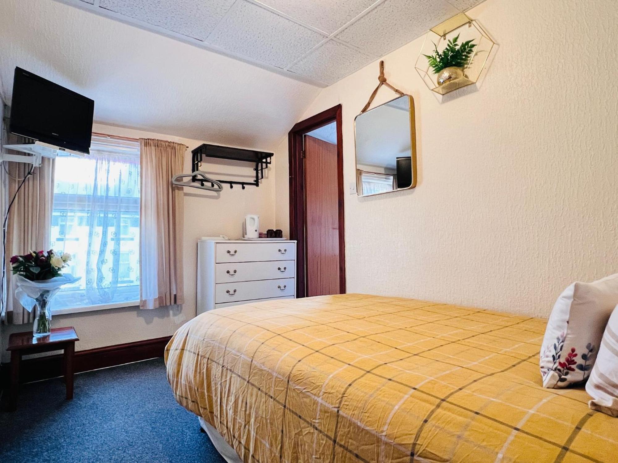 Galaxy Hotel Μπλάκπουλ Εξωτερικό φωτογραφία