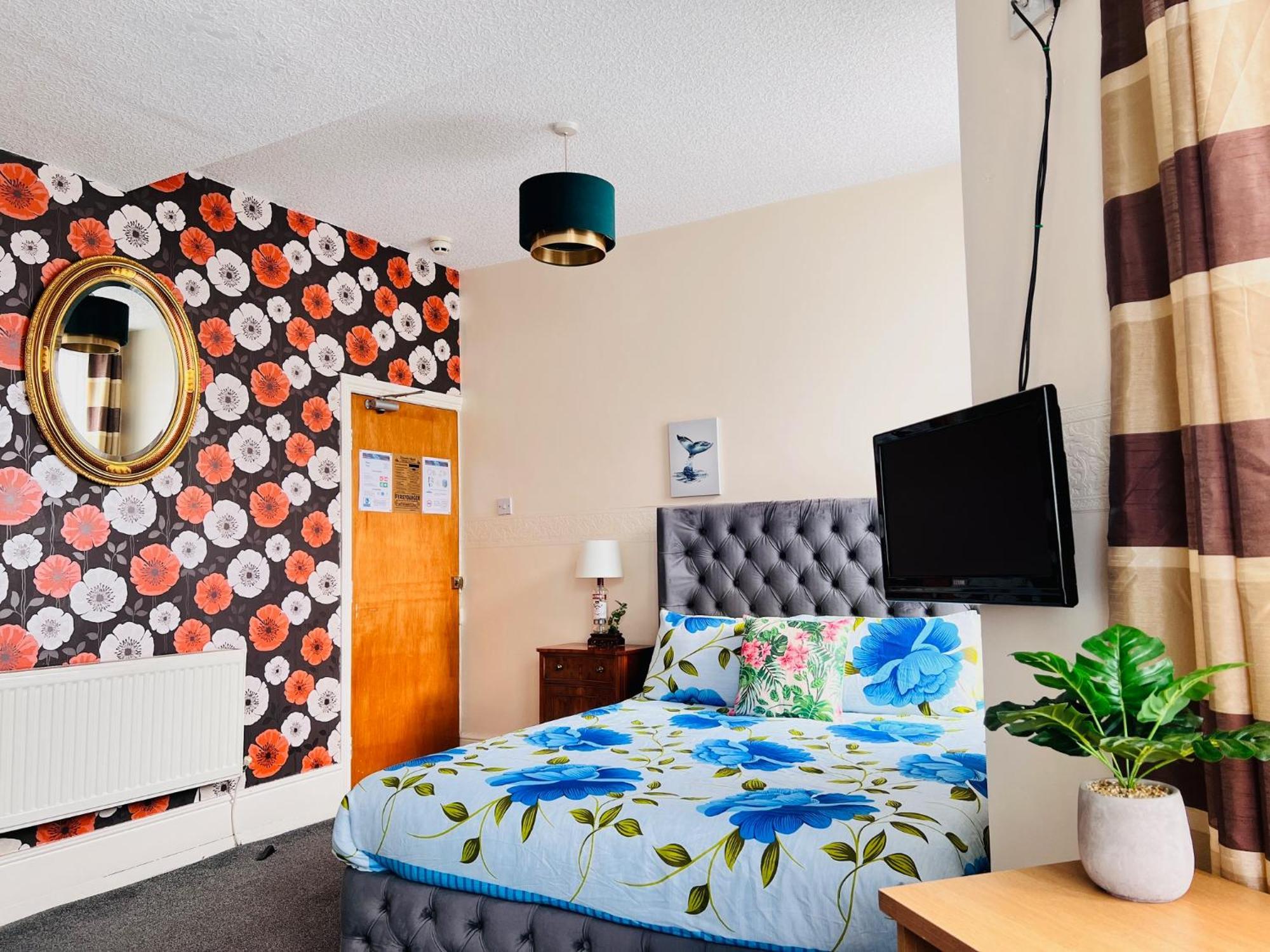 Galaxy Hotel Μπλάκπουλ Εξωτερικό φωτογραφία
